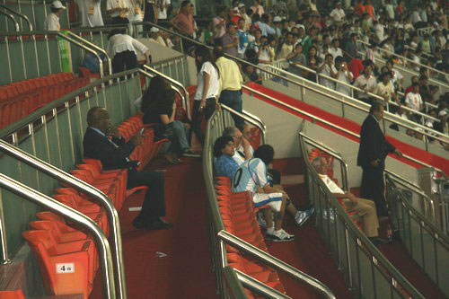 Maradona is watching the game on the stand of Shanghai Stadium.