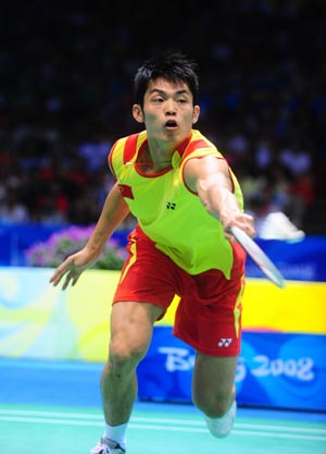  Lin Dan of China competes during the men&apos;s s singles gold medal match of the Beijing 2008 Olympic Games badminton event in Beijing, China, Aug. 17, 2008. Lin Dan won the match over Lee Chong Wei of Malaysia and got the gold medal. 