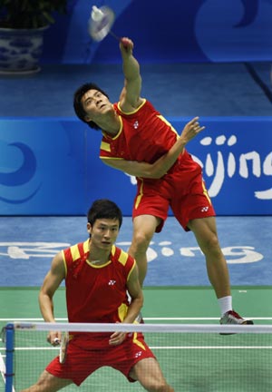 Cai Yun and Fu Haifeng (back) of China compete with Markis Kido and Hendra Setiawan of Indonesia at the men's doubles gold medal match of the Beijing 2008 Olympic Games badminton event, in Beijing, China, Aug 16, 2008.[Xinhua] 