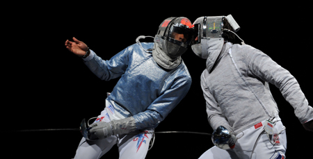 Keeth Smart (L) of the United States competes with Stanislav Pozdnyakov of Russia during the men's team sabre semifinal of the Beijing Olympic Games fencing event in Beijing, China, Aug. 17, 2008. The U.S. beat Russia in the semifinal. [Yang Lei/Xinhua] 