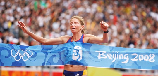 Romanian runner Constantina Tomescu added her country on August 17 a gold medal at the Beijing Olympics while Chinese Zhou Chunxiu created her country's Olympic best by getting a bronze in women's marathon. The 38-year-old Tomescu clocked 2 hours 26 minutes 44 seconds and Zhou finished in 2:27:07, or her second personal best. [Xinhua]