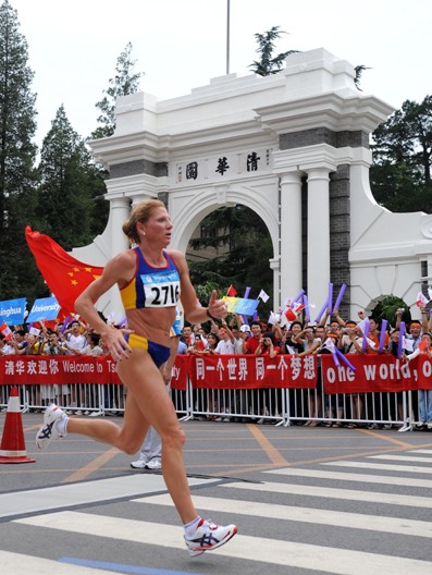 Romanian runner Constantina Tomescu added her country on August 17 a gold medal at the Beijing Olympics while Chinese Zhou Chunxiu created her country's Olympic best by getting a bronze in women's marathon. The 38-year-old Tomescu clocked 2 hours 26 minutes 44 seconds and Zhou finished in 2:27:07, or her second personal best. [Xinhua]