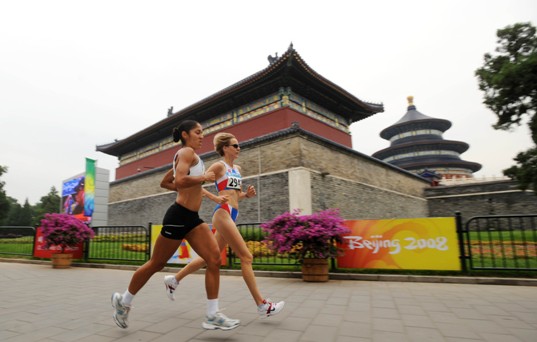 Romanian runner Constantina Tomescu added her country on August 17 a gold medal at the Beijing Olympics while Chinese Zhou Chunxiu created her country's Olympic best by getting a bronze in women's marathon. The 38-year-old Tomescu clocked 2 hours 26 minutes 44 seconds and Zhou finished in 2:27:07, or her second personal best. [Xinhua]