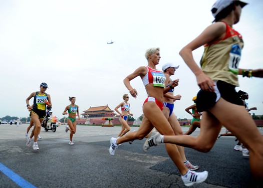 Romanian runner Constantina Tomescu added her country on August 17 a gold medal at the Beijing Olympics while Chinese Zhou Chunxiu created her country's Olympic best by getting a bronze in women's marathon. The 38-year-old Tomescu clocked 2 hours 26 minutes 44 seconds and Zhou finished in 2:27:07, or her second personal best. [Xinhua]