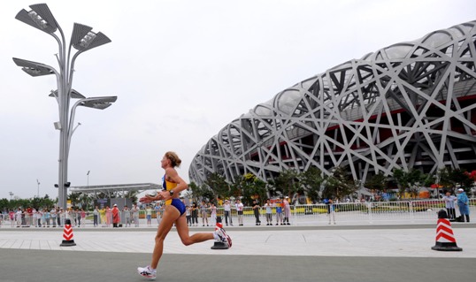 Romanian runner Constantina Tomescu added her country on August 17 a gold medal at the Beijing Olympics while Chinese Zhou Chunxiu created her country's Olympic best by getting a bronze in women's marathon. The 38-year-old Tomescu clocked 2 hours 26 minutes 44 seconds and Zhou finished in 2:27:07, or her second personal best. [Xinhua]