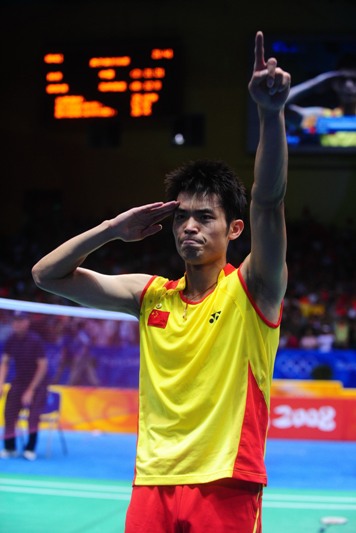 21-12, 21-8, the crushing victory over world No.2 Lee Chong Wei finally crowns Lin Dan, the top seed in men's singles at Beijing Olympic badminton tournament. [Xinhua]