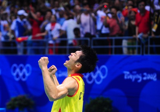 21-12, 21-8, the crushing victory over world No.2 Lee Chong Wei finally crowns Lin Dan, the top seed in men's singles at Beijing Olympic badminton tournament. [Xinhua]