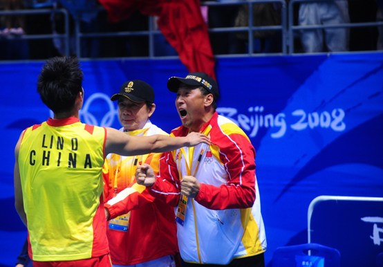 21-12, 21-8, the crushing victory over world No.2 Lee Chong Wei finally crowns Lin Dan, the top seed in men's singles at Beijing Olympic badminton tournament. [Xinhua]