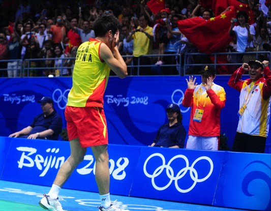 21-12, 21-8, the crushing victory over world No.2 Lee Chong Wei finally crowns Lin Dan, the top seed in men's singles at Beijing Olympic badminton tournament. [Xinhua]