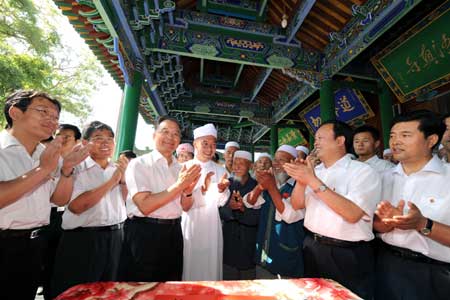 Wen Jiabao (front 3rd L) applauses as he talks with representatives from religious circles and local muslims at the Najiahu Mosque in Yinchuan, capital of northwest China's Ningxia Hui Autonomous Region, Aug. 17, 2008. 