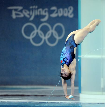 Chinese diver Guo Jingjing competes during the women&apos;s 3m springboard final at the Beijing 2008 Olympic Games in the National Aquatics Center, also known as the Water Cube in Beijing, China, Aug. 17, 2008. Guo won the gold medal in the event with a score of 415.35 points. 
