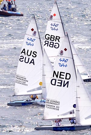 The team of Australia (L) competes during the 470 Women Medal Race at the Beijing 2008 Olympic Games sailing event at Qingdao Olympic Sailing Center in Qingdao, an-Olympic co-host city in eastern China's Shandong Province, Aug. 18, 2008. Australian pair Elise Rechichi and Tessa Parkinson won the gold medal. [Xinhua]