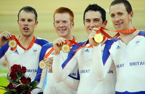 British cyclists stunned the world by breaking their own world record to take the gold of men's team pursuit. [Xinhua] 