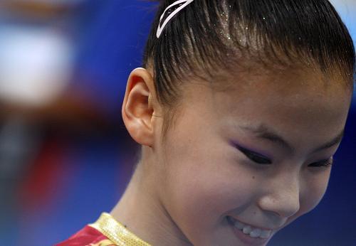 Chinese gymnast He kexin claimed the women's uneven bars title with 16.725 points at the Beijing Olympics on Monday.[Xinhua]