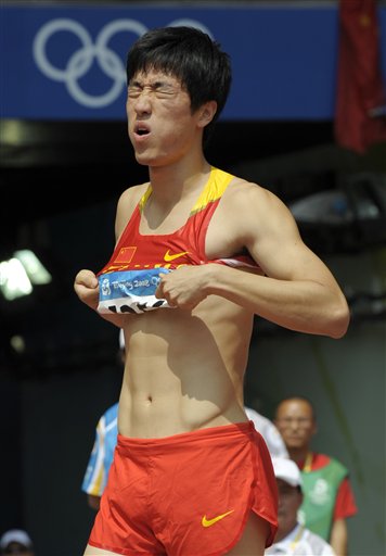 Liu Xiang quits men&apos;s 110m hurdles on August 18, 2008 at Beijing Olympic Games. 