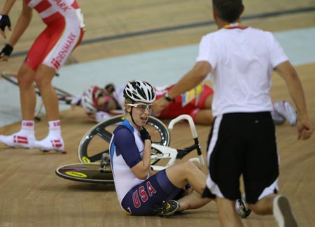 Track cyclist Satomi Wadami of Japan (back), Trine Schmidt of Denmark (L) and Sarah Hammer of the U.S. (front) fall after a crash during the women's points race of the Beijing Olymic Games cycling-track event at Laoshan Velodrome in Beijing, China, Aug. 18, 2008. [Xinhua]