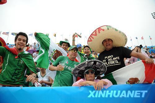 Mexican fans wearing traditional sombreros cheer for their beach volleyball team at Chaoyang Park on August 14. [Sha Dati/Xinhua]