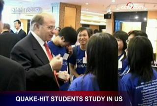 One hundred and fifty students from China's quake-hit Sichuan province have arrived in New York. 