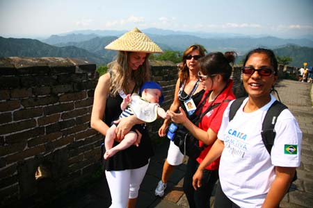 Foreign tourists visit the Mutianyu section of the Great Wall in Beijing, capital of China, Aug. 18, 2008. The Great Wall attracts many foreign visitors and athletes during the Beijing 2008 Olympic Games.