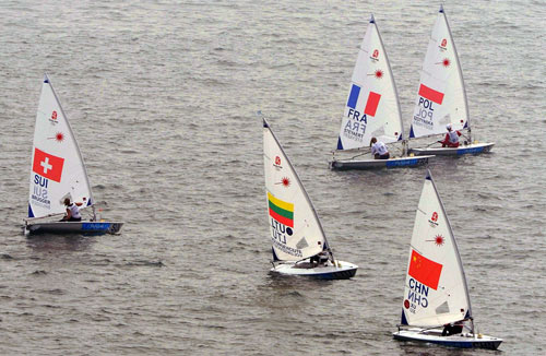 Sailors compete in the Laser Radial final at the Olympic Sailing Regatta on August 19, 2008. [Xinhua] 
