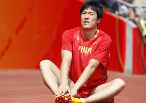 Liu Xiang quits men&apos;s 110m hurdles on August 18, 2008 at Beijing Olympic Games. 