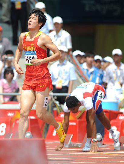 Liu Xiang quits men&apos;s 110m hurdles on August 18, 2008 at Beijing Olympic Games. 