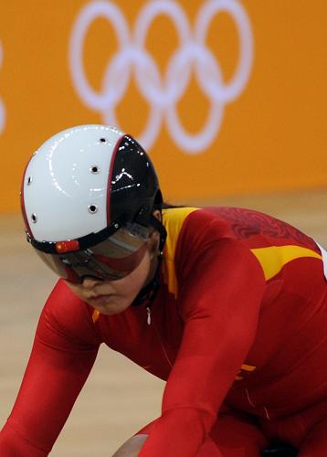 Chinese Guo Shuang lives up to her expection to win the first cycling medal for the host after getting the bronze medal in the women's sprint on Tuesday. 