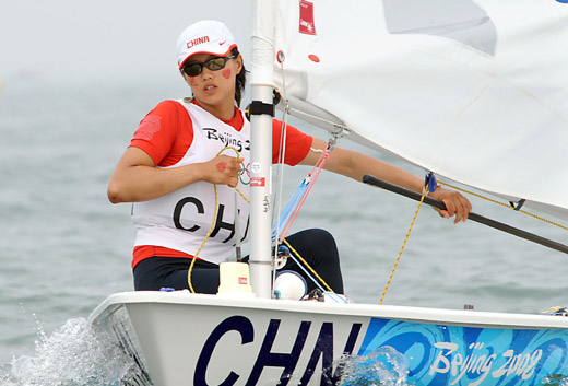 Xu Lijia of China competes in the laser radial medal race of the Beijing Olympic Games sailing event in Olympic co-host city Qingdao, east China's Shandong Province, Aug. 19, 2008. Xu clinched the bronze medal in this event. [Xinhua]