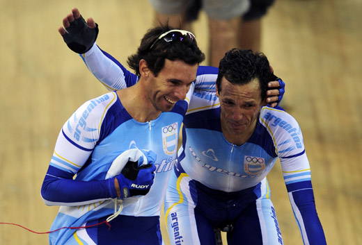 Juan Esteban Curuchet and Walter Fernando Perez of Argentina clinch the gold in Men's Madison competition on August 19, 2008. Spain finished second to take the silver. Bronze medalist is Russia. [Xinhua]