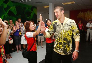 Michael Phelps went to the Olympic Park to have a chat with young Olympic cheer leaders.
