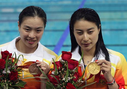 Wu Minxia (left) and Guo Jingjing (right) 