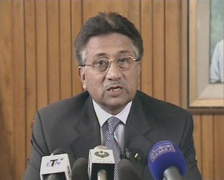 Pakistan's President Pervez Musharraf speaks during a news conference broadcast live to the nation August 18, 2008. (Xinhua/Reuters Photo)