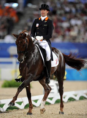 Netherlandish rider Hans Peter Minderhoud rides his horse Nadine during the dressage individual grand prix freestyle of the Beijing 2008 Olympic Games equestrian events in Hong Kong, China, Aug. 19, 2008. 