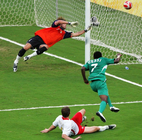 Nigeria sweeps Belgium out with four dazzling goals, clearing their way to the men's soccer final at the Beijing Olympics here on August 19. [Xinhua]