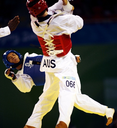 Australia's Ryan Carneli wins over Philippines's Tshomlee Go 1:0 in the 1st round of men's 58 kg taekwondo Preliminary on Aug.20, 2008 