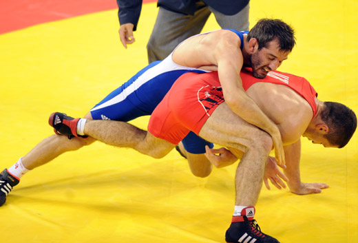 Russian Buvaysa Saytiev won the men's freestyle 74kg wrestling at the Beijing Olympic Games on the evening of August 20 of 2008 to become the only second freestyle wrestler in history to win three consecutive Olympic golds. [Xinhua]