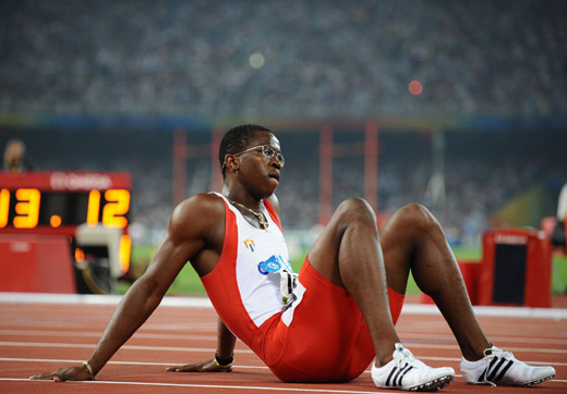 Dayron Robles of Cuba on Wednesday breezed to the men's 110m hurdles final at the Beijing Olympic Games, leading others to finish heat one in 13.12 seconds.