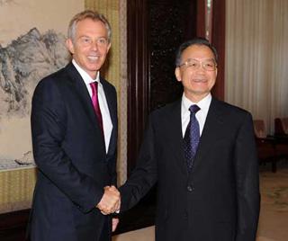  Chinese Premier Wen Jiabao (R) meets with former British Prime Minister Tony Blair. 