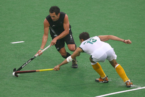 David Kosoof of New Zealand and Syed Imran Ali Warsi of Pakistan vie for the ball. [Getty Images] 