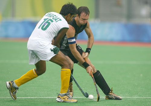 Ryan Archibald of New Zealand and Shafqat Rasool of Pakistan vie for the ball. [Getty Images] 
