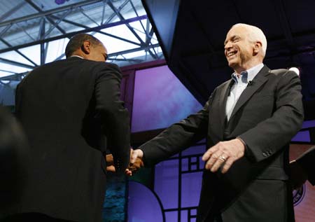 US Democratic presidential candidate Senator Barack Obama (D-IL) (L) shakes hands with US Republican presidential candidate Senator John McCain (R-AZ) as he walks off the stage at the Civil Forum on the Presidency at Saddleback Church in Lake Forest, California, Aug. 16, 2008.(Xinhua/Reuters Photo) 