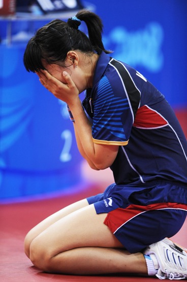 Chinese American Wang Chen can't contain her feeling after defeating South Korean Kim Kyung Ah [Xinhua]