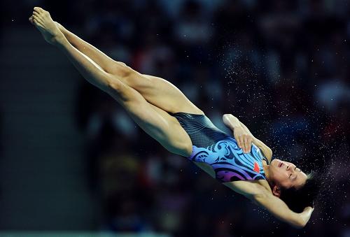 China recaptured the women's 10m platform title at Beijing Olympic Games as teenager diver Chen Ruolin claimed the gold on Thursday. [Xinhua]