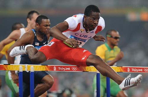 Cuba's world record holder Dayron Robles won the men's 110 meters hurdles gold medal at the Beijing Olympic Games on Thursday. [Xinhua]