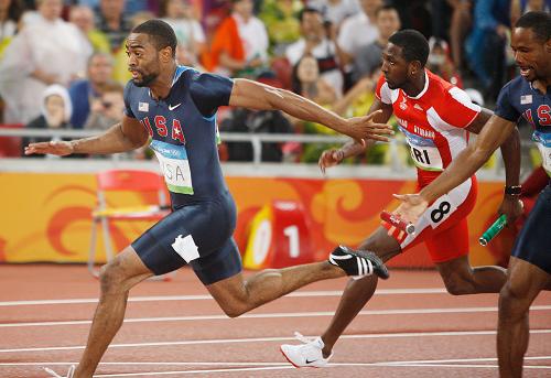 The United States dropped the baton in the men's 4x100m relay on Thursday evening at the Beijing Olympic Games and was disqualified for the finals.