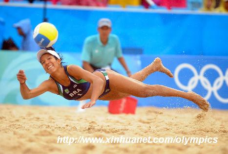 Renata Ribeiro of Brazil saves the ball during the women's bronze medal match against Chinese players of the Beijing 2008 Olympic Games beach volleyball event in Beijing, China, Aug. 21, 2008. Xue Chen and Zhang Xi of China won the match 2-0 and got the bronze medal.