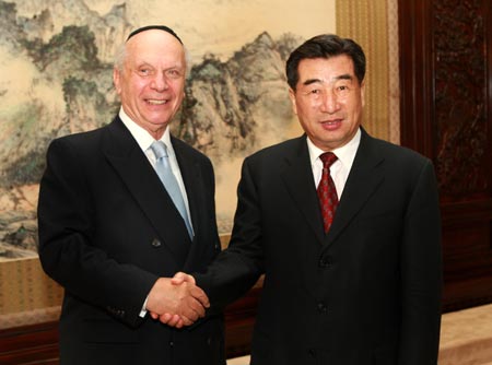 Chinese Vice Premier Hui Liangyu (R) meets with Arthur Schneier, president of the Appeal of Conscience Foundation of the United States, who was here to attend the closing ceremony of the Beijing Olympics in Beijing, capital of China, Aug. 21, 2008.