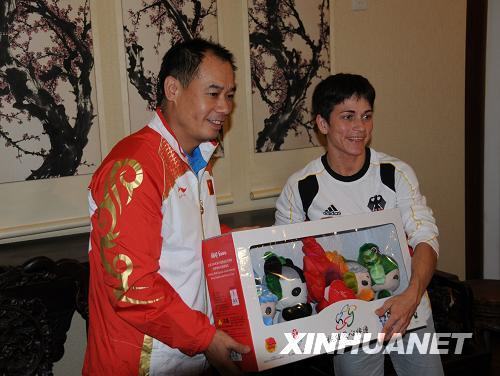 Chinese retired gymnast Li Ning (L), now the boss of a leading domestic sportswear maker branded after his name, presents a set of the Beijing Olympics mascot, Fuwa, to the German athlete Oksana Chusovitina, the silver medalist in the women's vault event at the Beijing Games, along with a donation of 20,000 euros to afford the treatment for her leukaemia-hit son on Thursday, August 21, 2008. It's the fifth Olympic tour of the 33-year-old who came back at the age of 27 to fund her son's treatment. [Photo: Xinhuanet]