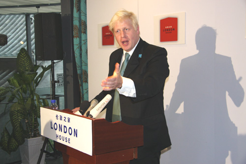 London Mayor Boris Johnson answers questions during a press conference at London House on Thursday. Johnson will receive the Olympic host flag from Jacques Rogge, chairman of the International Olympic Committee, at the closing ceremony of the Beijing 2008 Olympic Games on the evening of August 24. [Photo: CRIENGLISH.com]