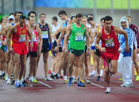 Andrey Moiseev (#1) of Russia sets off during the men's running 3000m match of the Beijing 2008 Olympic Games modern pentathlon event in Beijing, China, Aug 21, 2008. Andrey Moiseev won the gold medal of the event. [Xinhua]